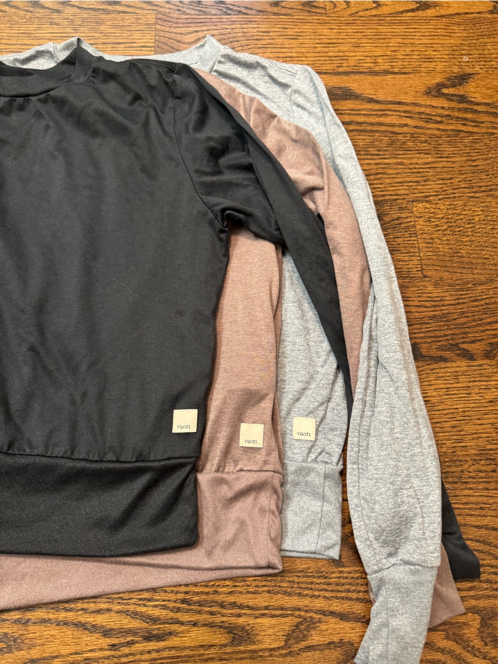 Lot of 3: Vuori Daydream Long Sleeve Top - Light Gray, black, and purple heather - Picture 2 of 5